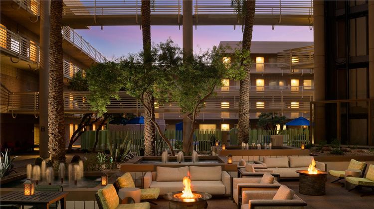 Doubletree Suites by Hilton Phoenix Exterior