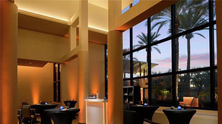 Doubletree Suites by Hilton Phoenix Lobby