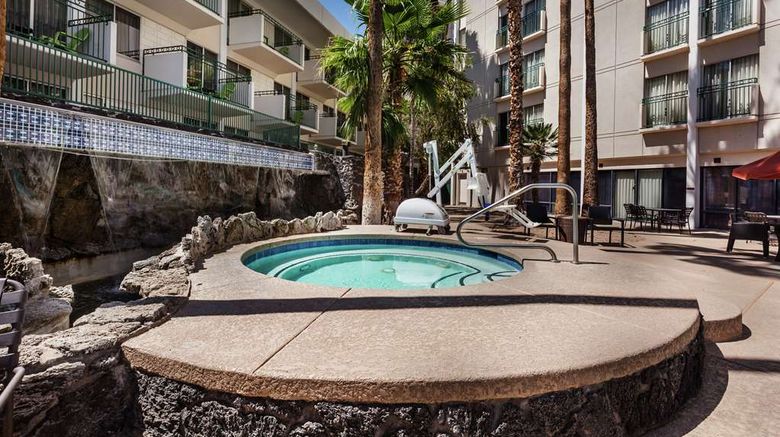 <b>DoubleTree by Hilton Phoenix Midtown Recreation</b>. Images powered by <a href="https://iceportal.shijigroup.com/" title="IcePortal" target="_blank">IcePortal</a>.