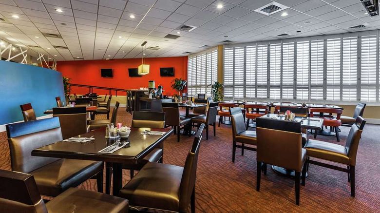 <b>DoubleTree by Hilton Phoenix Midtown Restaurant</b>. Images powered by <a href="https://iceportal.shijigroup.com/" title="IcePortal" target="_blank">IcePortal</a>.
