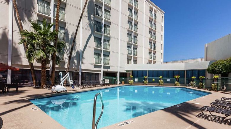 <b>DoubleTree by Hilton Phoenix Midtown Pool</b>. Images powered by <a href="https://iceportal.shijigroup.com/" title="IcePortal" target="_blank">IcePortal</a>.
