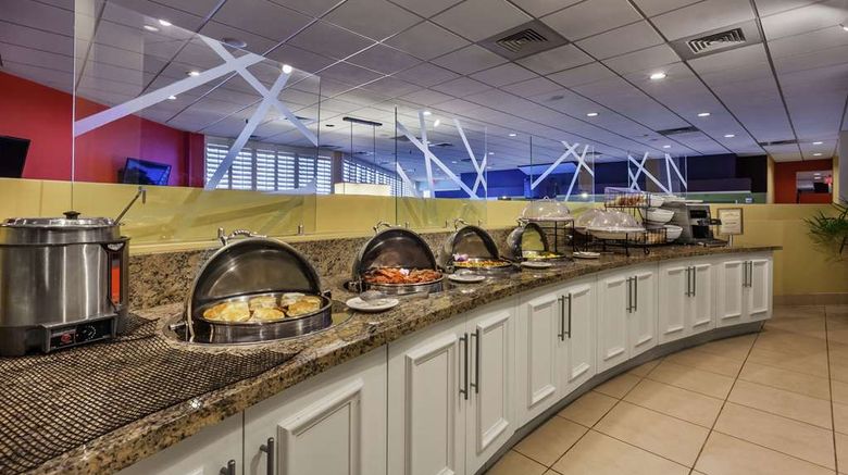 <b>DoubleTree by Hilton Phoenix Midtown Restaurant</b>. Images powered by <a href="https://iceportal.shijigroup.com/" title="IcePortal" target="_blank">IcePortal</a>.