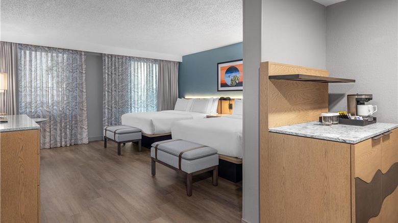 <b>DoubleTree by Hilton Phoenix Midtown Room</b>. Images powered by <a href="https://iceportal.shijigroup.com/" title="IcePortal" target="_blank">IcePortal</a>.