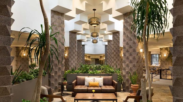 <b>DoubleTree Resort Hotel Paradise Valley Lobby</b>. Images powered by <a href="https://iceportal.shijigroup.com/" title="IcePortal" target="_blank">IcePortal</a>.