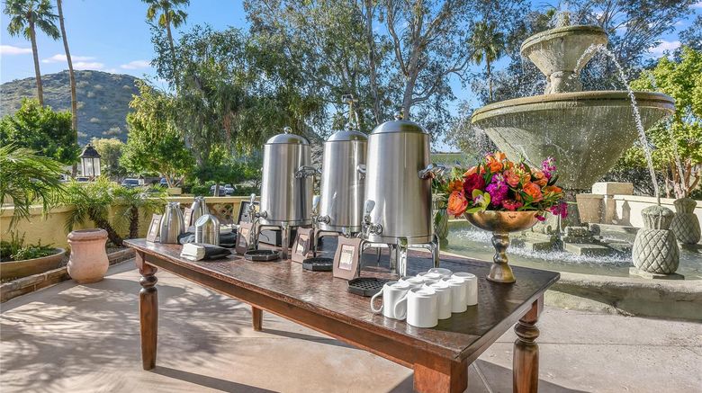 <b>Pointe Hilton Tapatio Cliffs Resort Restaurant</b>. Images powered by <a href="https://iceportal.shijigroup.com/" title="IcePortal" target="_blank">IcePortal</a>.