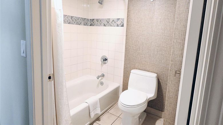 <b>Pointe Hilton Tapatio Cliffs Resort Room</b>. Images powered by <a href="https://iceportal.shijigroup.com/" title="IcePortal" target="_blank">IcePortal</a>.