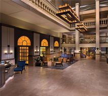 Pointe Hilton Tapatio Cliffs Resort Lobby