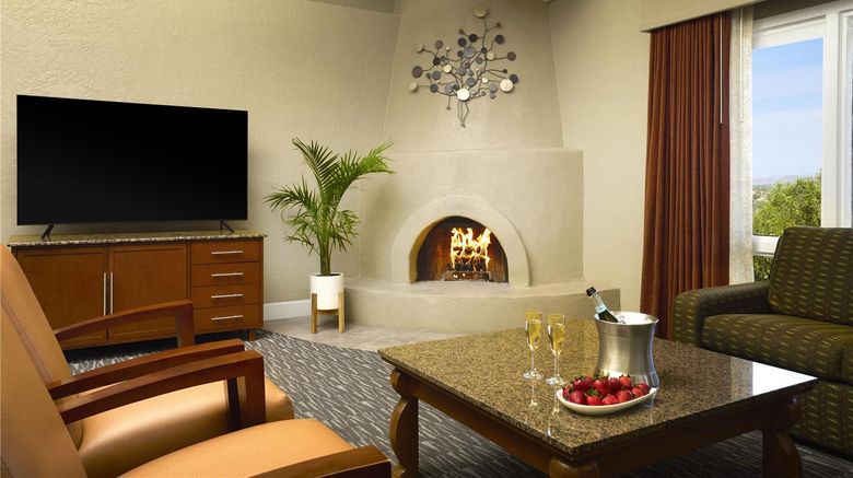 <b>Pointe Hilton Tapatio Cliffs Resort Room</b>. Images powered by <a href="https://iceportal.shijigroup.com/" title="IcePortal" target="_blank">IcePortal</a>.
