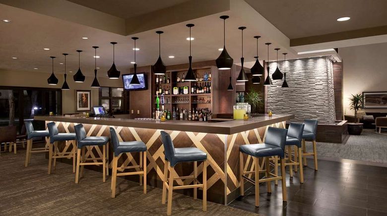 <b>Embassy Suites Phoenix-Tempe Lobby</b>. Images powered by <a href="https://iceportal.shijigroup.com/" title="IcePortal" target="_blank">IcePortal</a>.