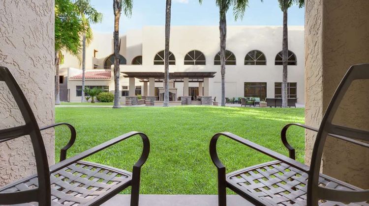 Embassy Suites Phoenix-Tempe Room