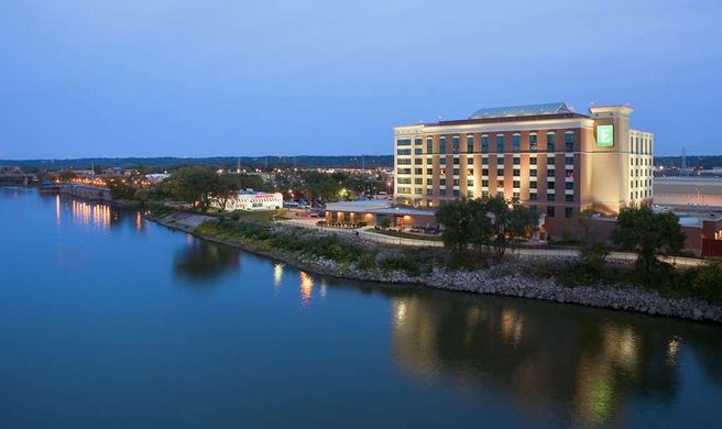 Embassy Suites Exterior