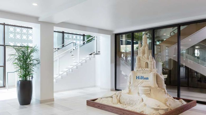 <b>Hilton Clearwater Beach Resort Lobby</b>. Images powered by <a href="https://iceportal.shijigroup.com/" title="IcePortal" target="_blank">IcePortal</a>.