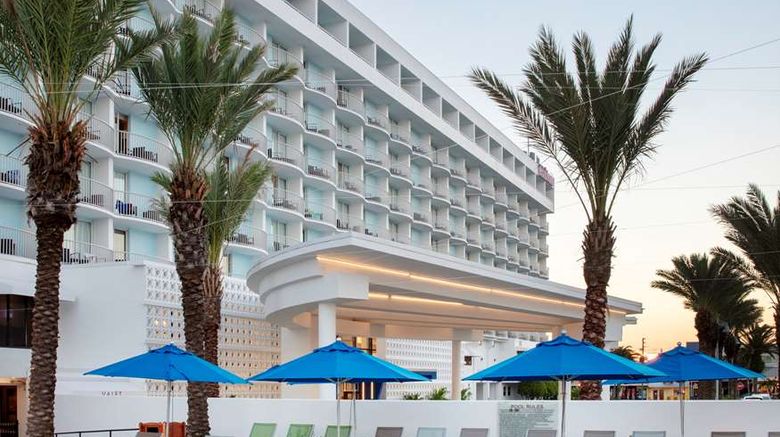 <b>Hilton Clearwater Beach Resort Pool</b>. Images powered by <a href="https://iceportal.shijigroup.com/" title="IcePortal" target="_blank">IcePortal</a>.