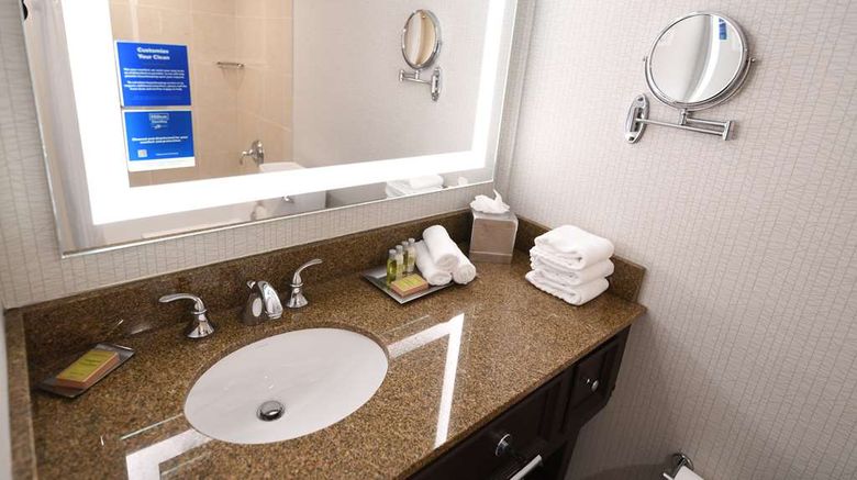 <b>DoubleTree by Hilton Baltimore North Room</b>. Images powered by <a href="https://iceportal.shijigroup.com/" title="IcePortal" target="_blank">IcePortal</a>.