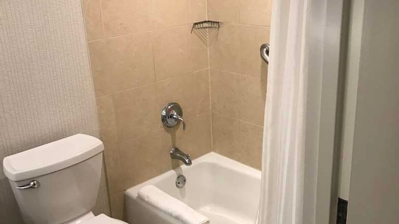 <b>DoubleTree by Hilton Baltimore North Room</b>. Images powered by <a href="https://iceportal.shijigroup.com/" title="IcePortal" target="_blank">IcePortal</a>.