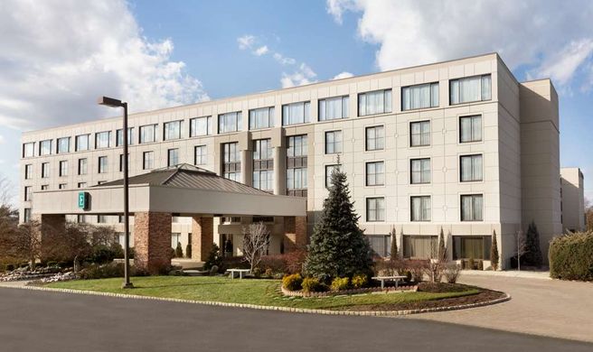Embassy Suites Piscataway Exterior