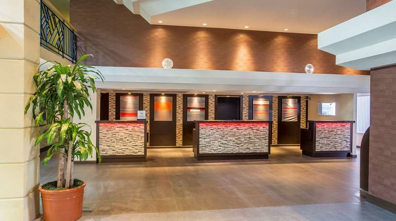 <b>Embassy Suites Piscataway Lobby</b>. Images powered by <a href="https://iceportal.shijigroup.com/" title="IcePortal" target="_blank">IcePortal</a>.
