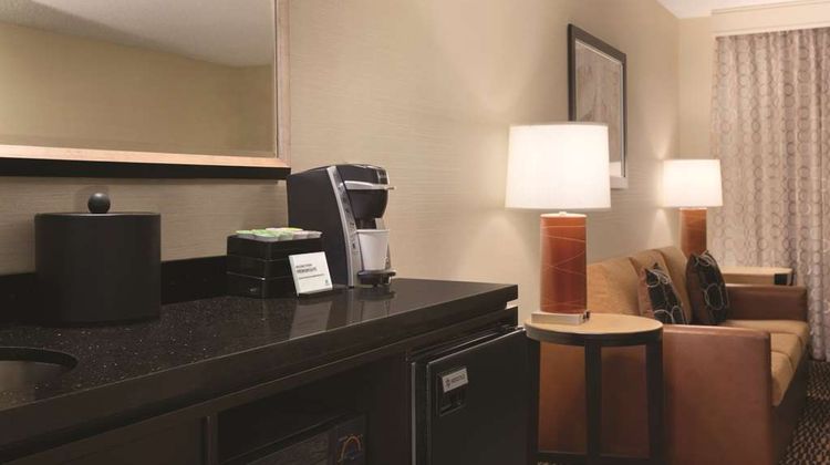 Embassy Suites Piscataway Room