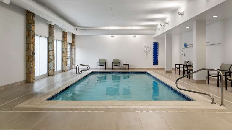 <b>DoubleTree Hotel Pittsburgh Airport Pool</b>. Images powered by <a href="https://iceportal.shijigroup.com/" title="IcePortal" target="_blank">IcePortal</a>.