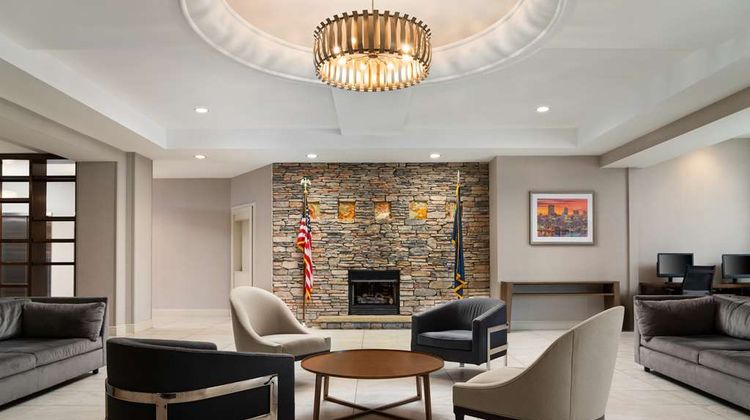 DoubleTree Hotel Pittsburgh Airport Lobby