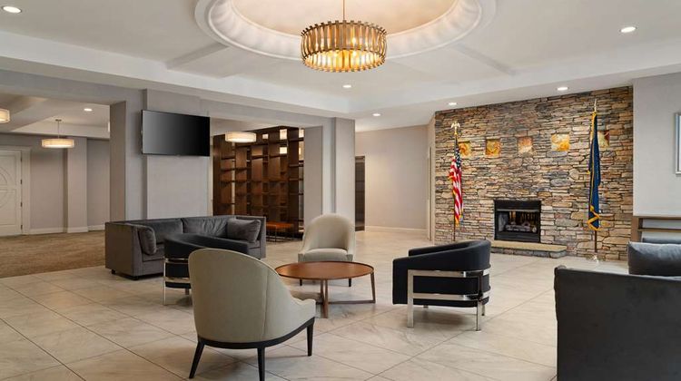 DoubleTree Hotel Pittsburgh Airport Lobby