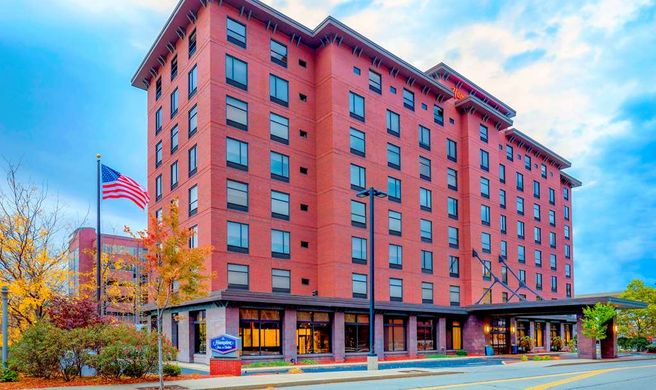 Hampton Inn & Suites Pittsburgh-Downtown Exterior