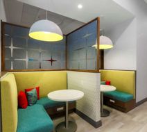 Hampton Inn & Suites Pittsburgh-Downtown Lobby