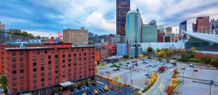Hampton Inn & Suites Pittsburgh-Downtown Exterior