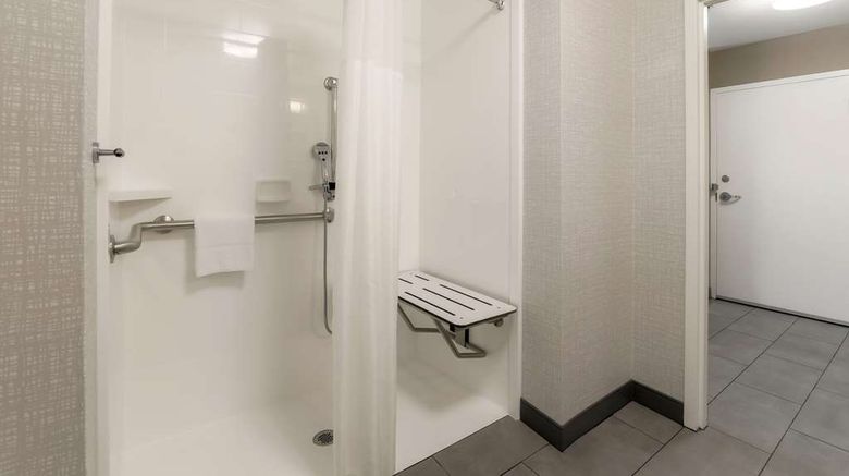 <b>Hampton Inn & Suites Pittsburgh-Downtown Room</b>. Images powered by <a href="https://iceportal.shijigroup.com/" title="IcePortal" target="_blank">IcePortal</a>.