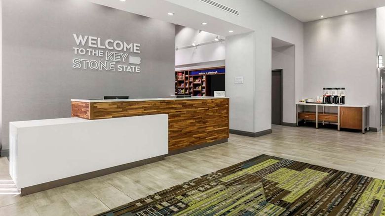 <b>Hampton Inn & Suites Pittsburgh-Downtown Lobby</b>. Images powered by <a href="https://iceportal.shijigroup.com/" title="IcePortal" target="_blank">IcePortal</a>.