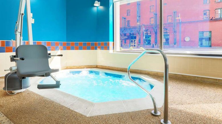 <b>Hampton Inn & Suites Pittsburgh-Downtown Pool</b>. Images powered by <a href="https://iceportal.shijigroup.com/" title="IcePortal" target="_blank">IcePortal</a>.