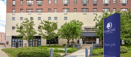 Doubletree Hotel & Suites Pitt Downtown Exterior