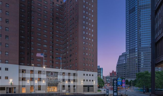 Doubletree Hotel & Suites Pitt Downtown Exterior