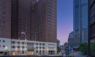 Doubletree Hotel & Suites Pitt Downtown