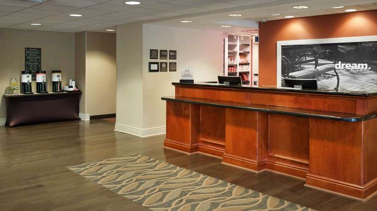 Hampton Inn & Suites Meadow Lands Lobby