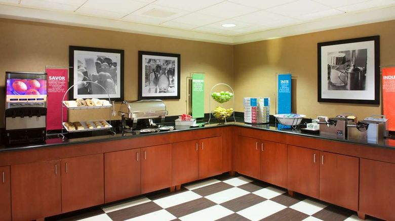 <b>Hampton Inn & Suites Meadow Lands Restaurant</b>. Images powered by <a href="https://iceportal.shijigroup.com/" title="IcePortal" target="_blank">IcePortal</a>.