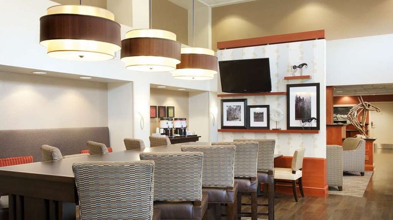 <b>Hampton Inn & Suites Meadow Lands Lobby</b>. Images powered by <a href="https://iceportal.shijigroup.com/" title="IcePortal" target="_blank">IcePortal</a>.