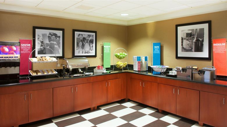 <b>Hampton Inn & Suites Meadow Lands Restaurant</b>. Images powered by <a href="https://iceportal.shijigroup.com/" title="IcePortal" target="_blank">IcePortal</a>.