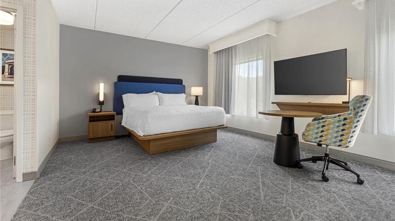<b>Hampton Inn & Suites Meadow Lands Room</b>. Images powered by <a href="https://iceportal.shijigroup.com/" title="IcePortal" target="_blank">IcePortal</a>.