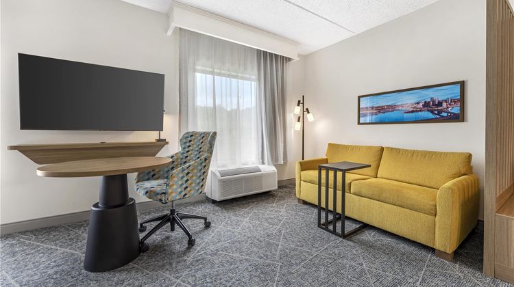 Hampton Inn & Suites Meadow Lands Room