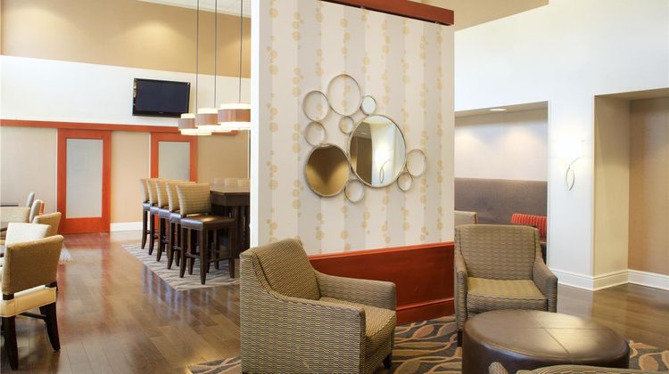 Hampton Inn & Suites Meadow Lands Lobby