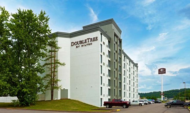 DoubleTree by Hilton PIT Meadow Lands Exterior
