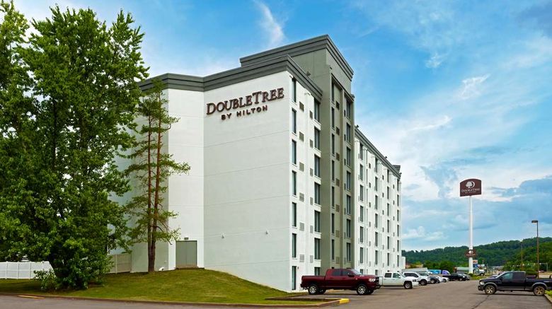 DoubleTree by Hilton PIT Meadow Lands Exterior. Images powered by <a href="https://iceportal.shijigroup.com" target="_blank" rel="noopener">Ice Portal</a>.