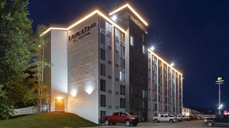 DoubleTree by Hilton PIT Meadow Lands Exterior