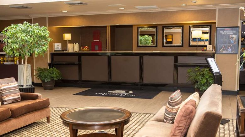 <b>DoubleTree by Hilton PIT Meadow Lands Lobby</b>. Images powered by <a href="https://iceportal.shijigroup.com/" title="IcePortal" target="_blank">IcePortal</a>.