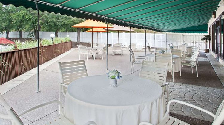 DoubleTree by Hilton PIT Meadow Lands Restaurant