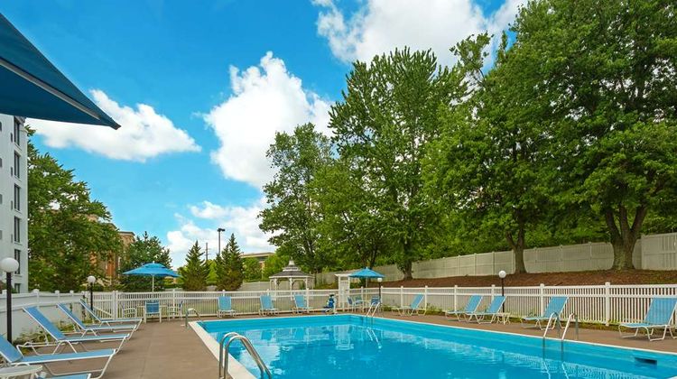 DoubleTree by Hilton PIT Meadow Lands Pool