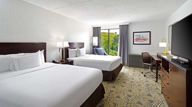 DoubleTree by Hilton PIT Meadow Lands Room