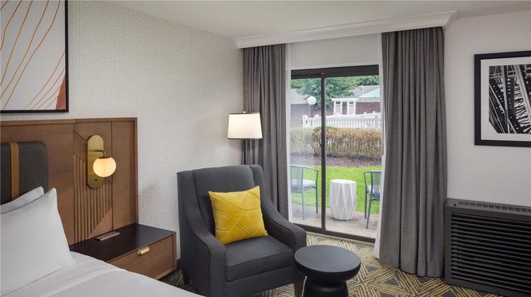 DoubleTree by Hilton PIT Meadow Lands Room