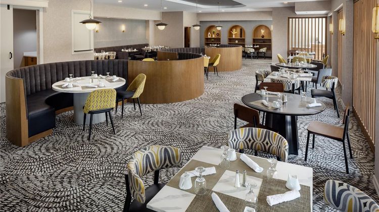 DoubleTree by Hilton PIT Meadow Lands Restaurant